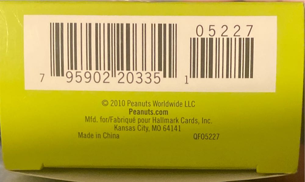 TPG11 A Little Bite of Fright - The Peanuts Gang (Halloween) ornament collectible [Barcode 795902203351] - Main Image 3