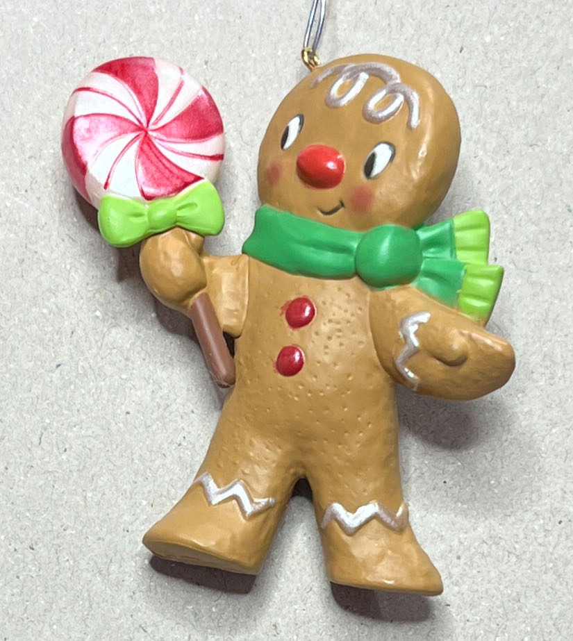 A Sweet Treat - Hallmark KOC (Gingerbread) ornament collectible [Barcode 795902204013] - Main Image 3