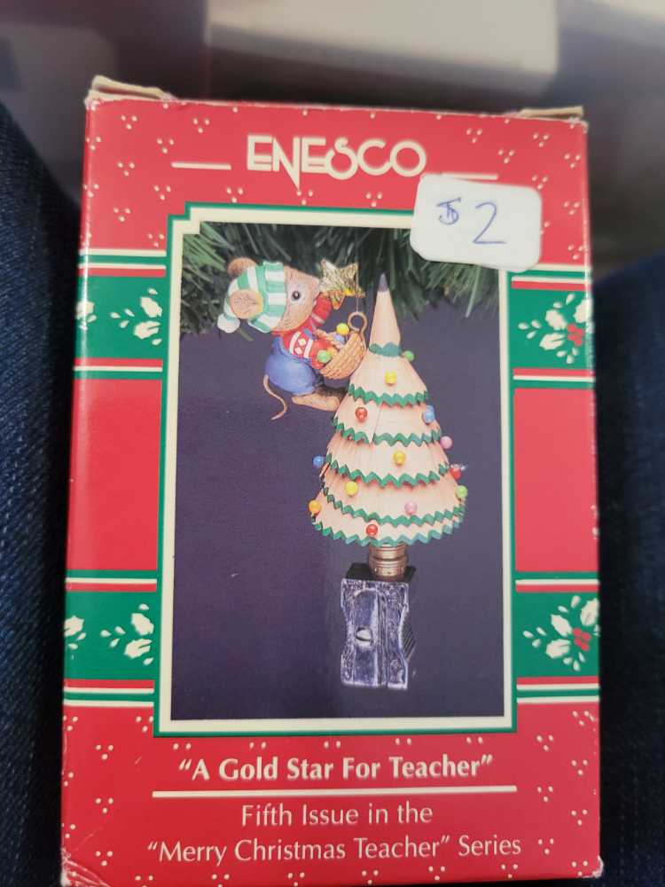 Lady Of The Manor Barbie  - Barbie Fashion Model Collection (Barbie) ornament collectible [Barcode 795902205393] - Main Image 4