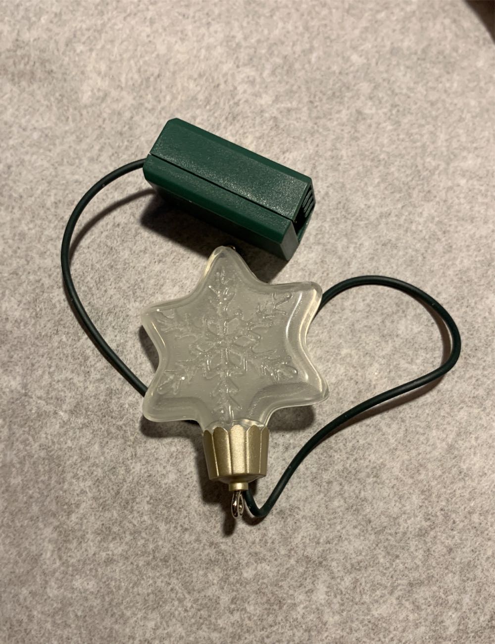 Ornament Spotlight - Magic Cord (Snowflake, Ornament Hook, Magic Cord) ornament collectible [Barcode 795902206277] - Main Image 3