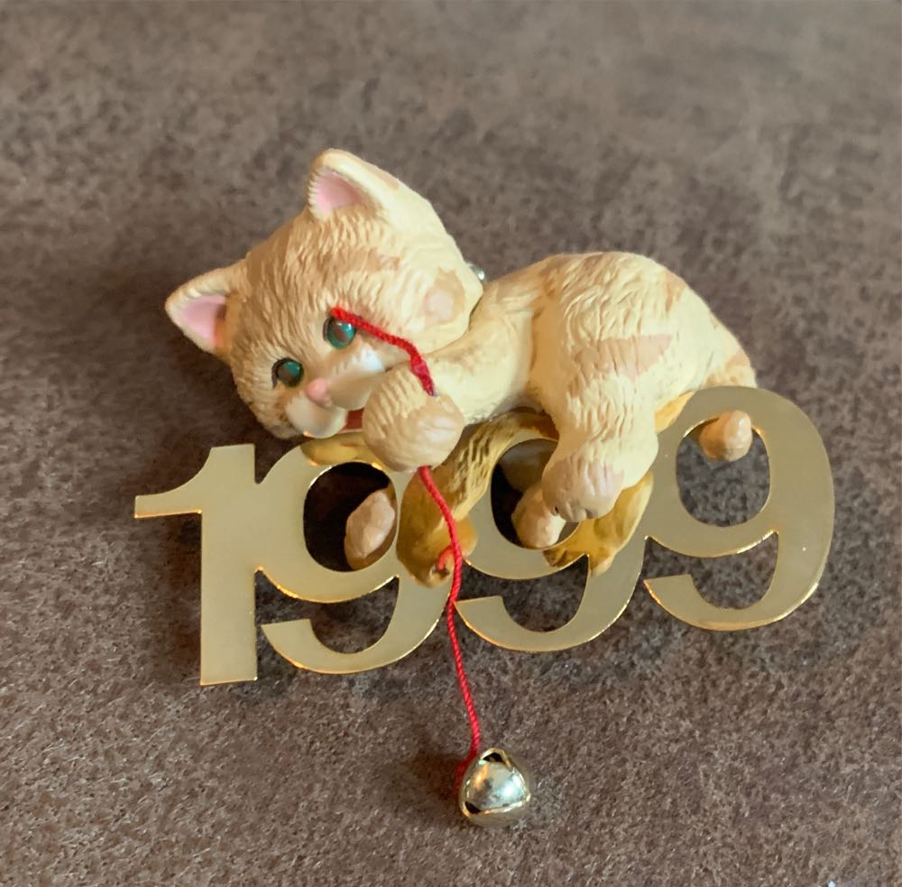 Fabulous Decade #10: 1999 - Fabulous Decade (Hanging Ornament) ornament collectible [Barcode 015012478679] - Main Image 3