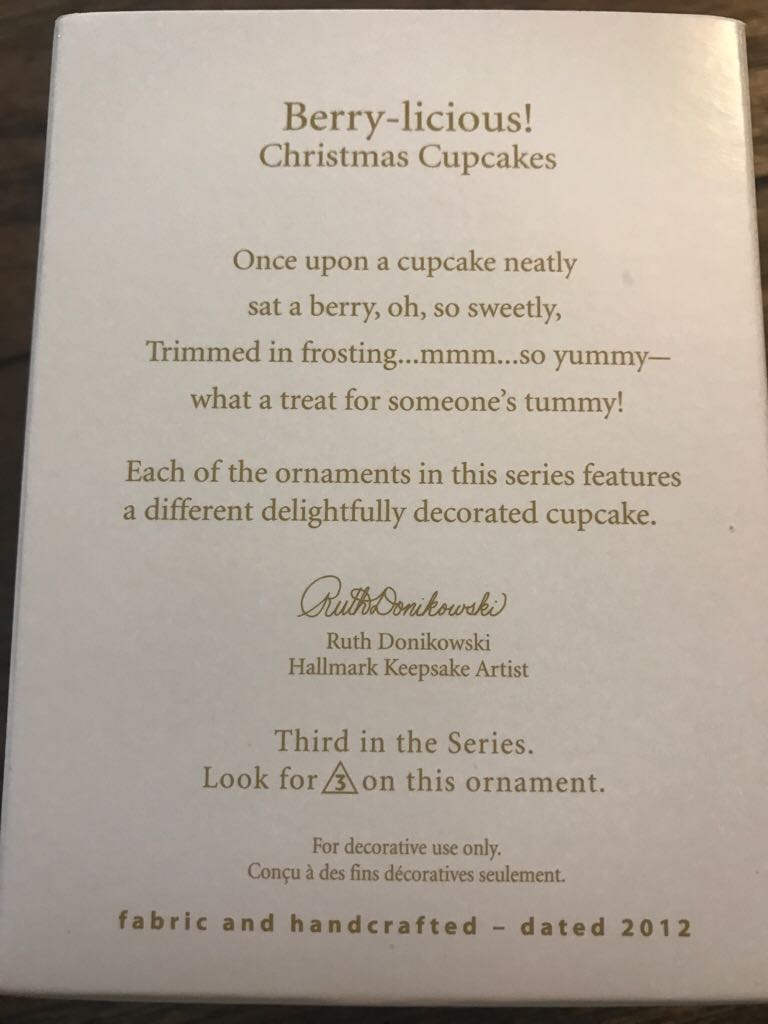 Christmas Cupcakes #3 (2012) Berry-licious! - Christmas Cupcakes (Series) ornament collectible [Barcode 795902241414] - Main Image 2