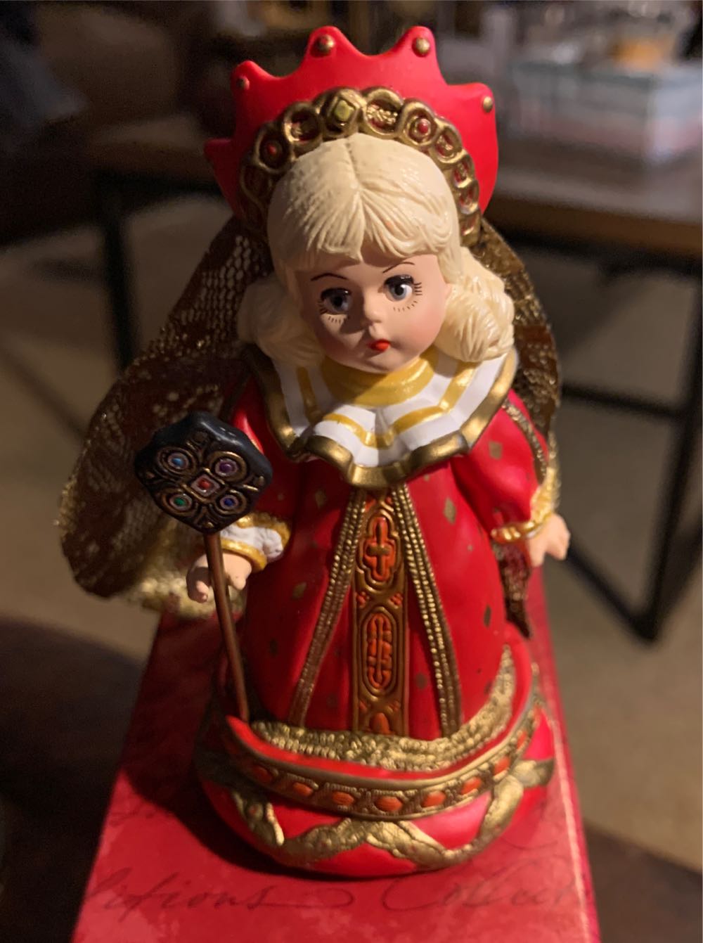 Madame Alexander Red Queen #4 - Madame Alexander (Madame Alexander) ornament collectible [Barcode 015012478754] - Main Image 3