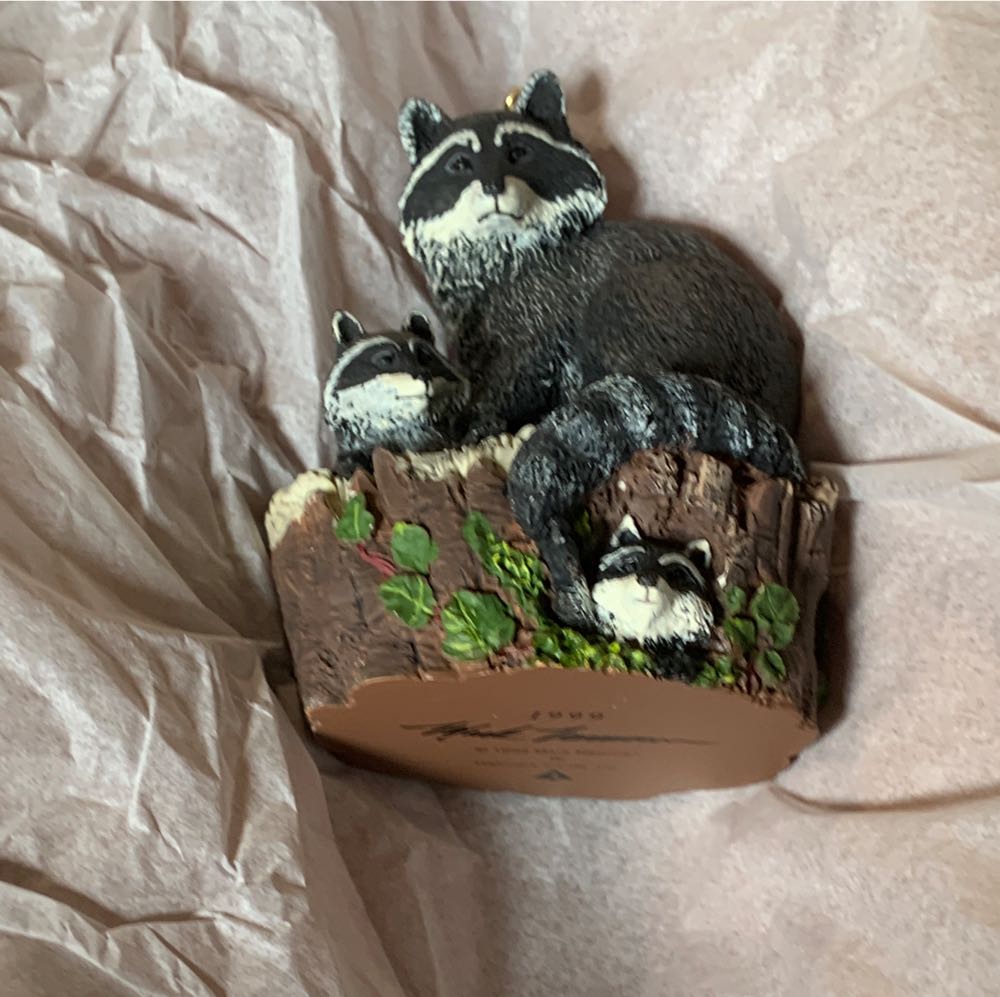 03 - Curious Raccoons - Majestic Wilderness (Raccoons) ornament collectible [Barcode 015012478778] - Main Image 3