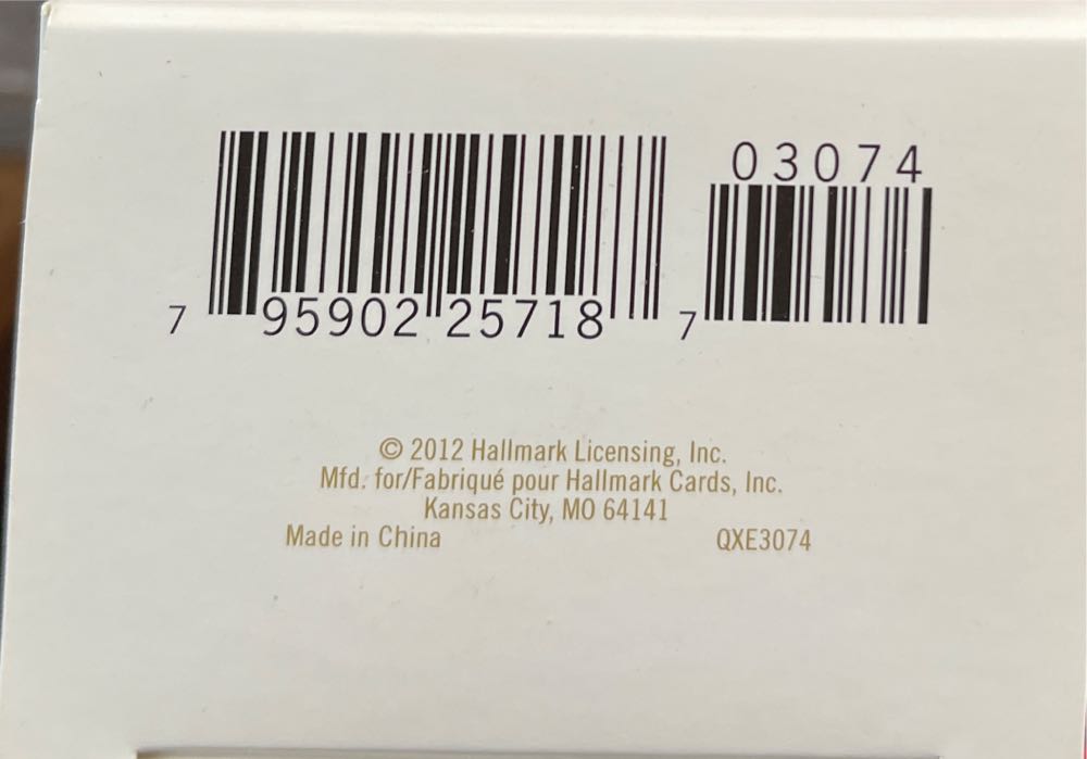 Christmas Cupcake 2012 - Season’s Treatings! - Christmas Cupcakes (Cupcake) ornament collectible [Barcode 795902257187] - Main Image 3