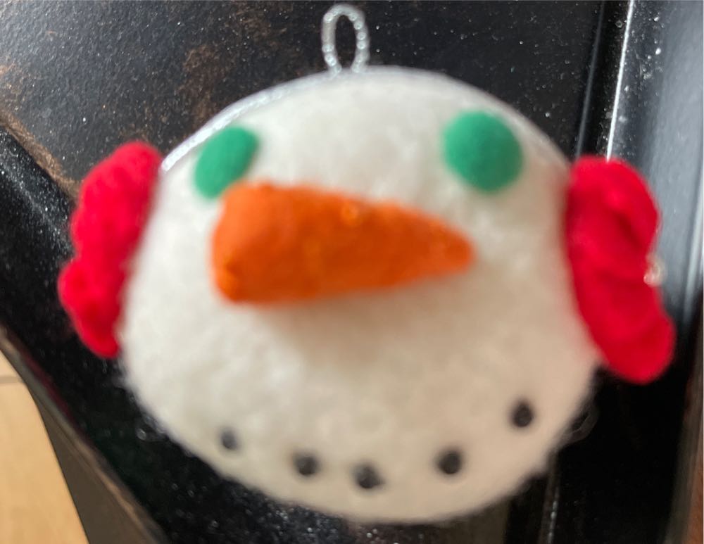 Christmas Cupcake 2012 - Season’s Treatings! - Christmas Cupcakes (Cupcake) ornament collectible [Barcode 795902257187] - Main Image 4