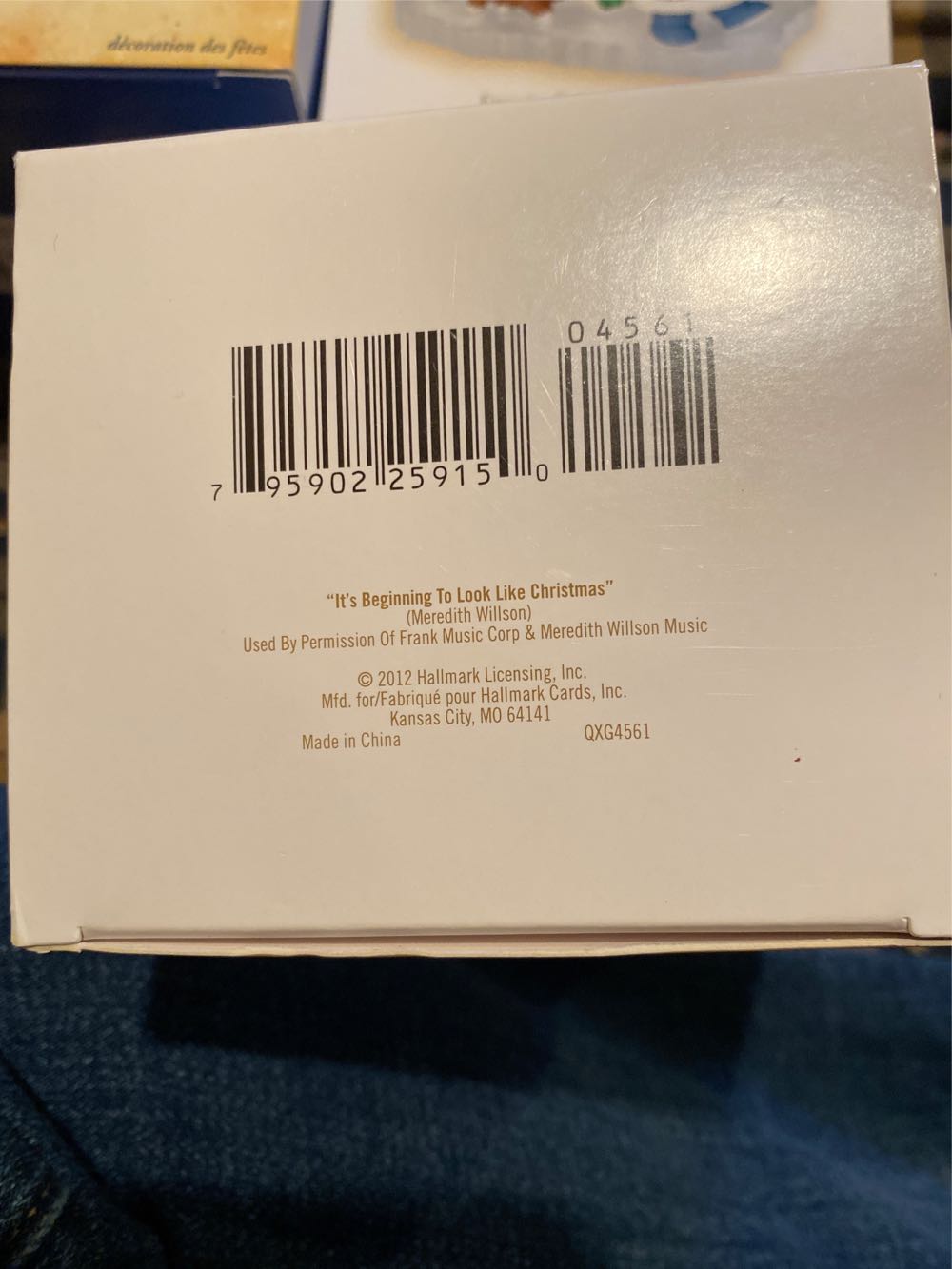 Trimming the Tree - Frosty Friends (Magic) ornament collectible [Barcode 795902259150] - Main Image 3