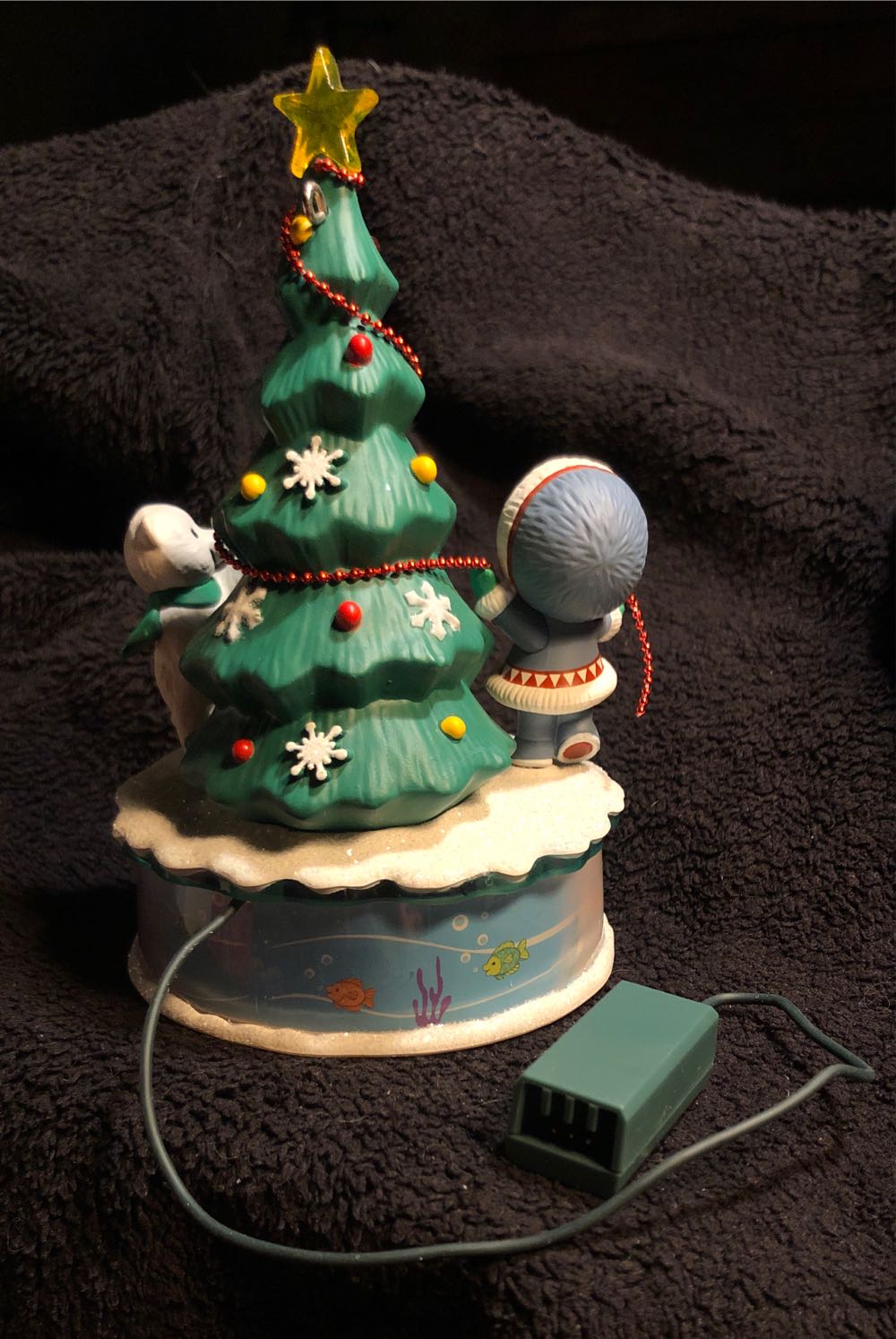 Trimming the Tree - Frosty Friends (Magic) ornament collectible [Barcode 795902259150] - Main Image 4