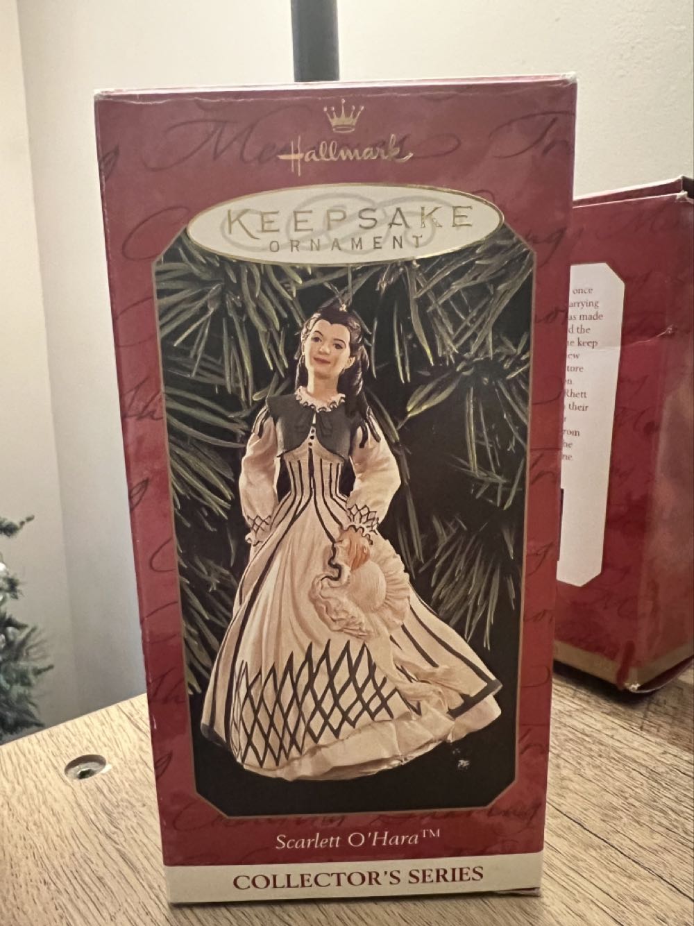 03 - Scarlett O’Hara - Scarlett O’Hara (Gone With The Wind) ornament collectible [Barcode 015012478808] - Main Image 2