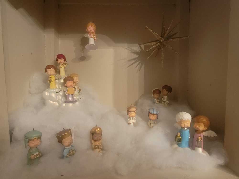 Heavenly Harmony - Mary’s Angels (Angel) ornament collectible [Barcode 795902259297] - Main Image 4