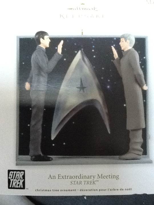 An Extraordinary Meeting-Star Trek - Hallmark Keepsake (Sci-Fi) ornament collectible [Barcode 795902261566] - Main Image 1