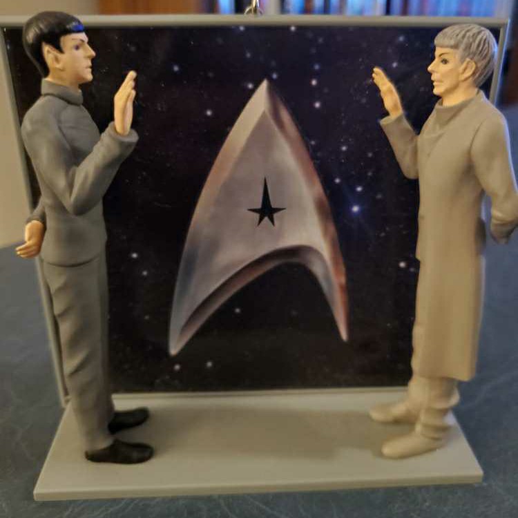 An Extraordinary Meeting-Star Trek - Hallmark Keepsake (Sci-Fi) ornament collectible [Barcode 795902261566] - Main Image 3