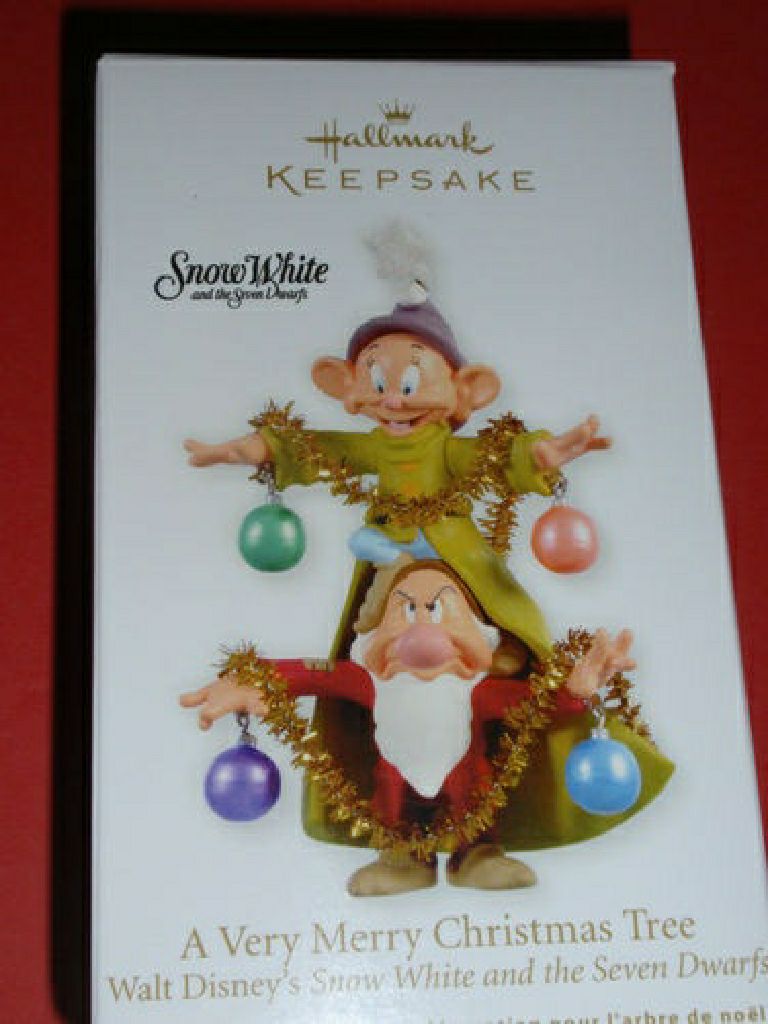 A Very Merry Christmas Tree - Disney Snow White (Disney) ornament collectible [Barcode 795902263379] - Main Image 2