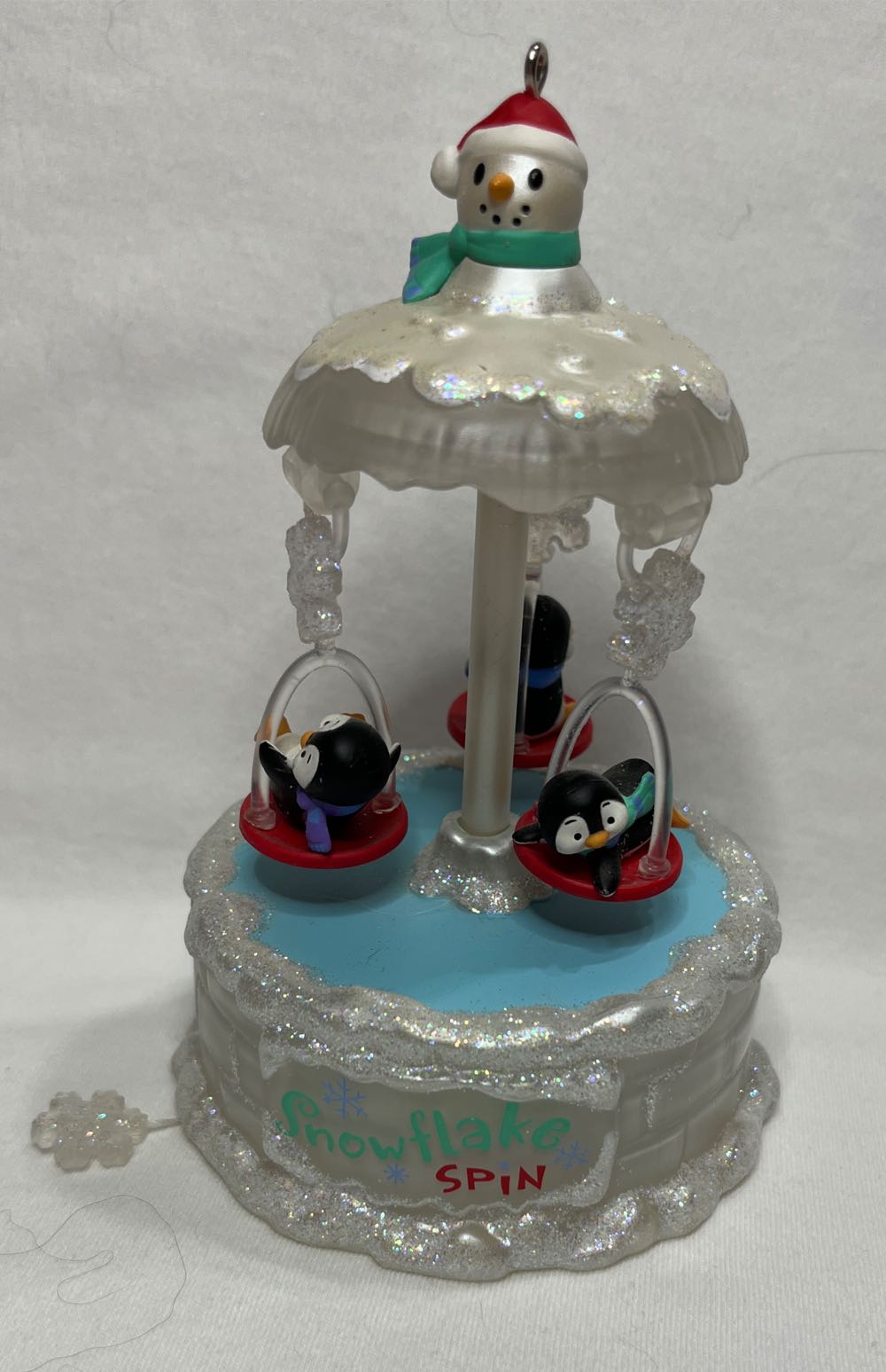Snowflake Spin - Playful Penguins (Penguins) ornament collectible [Barcode 795902268763] - Main Image 3