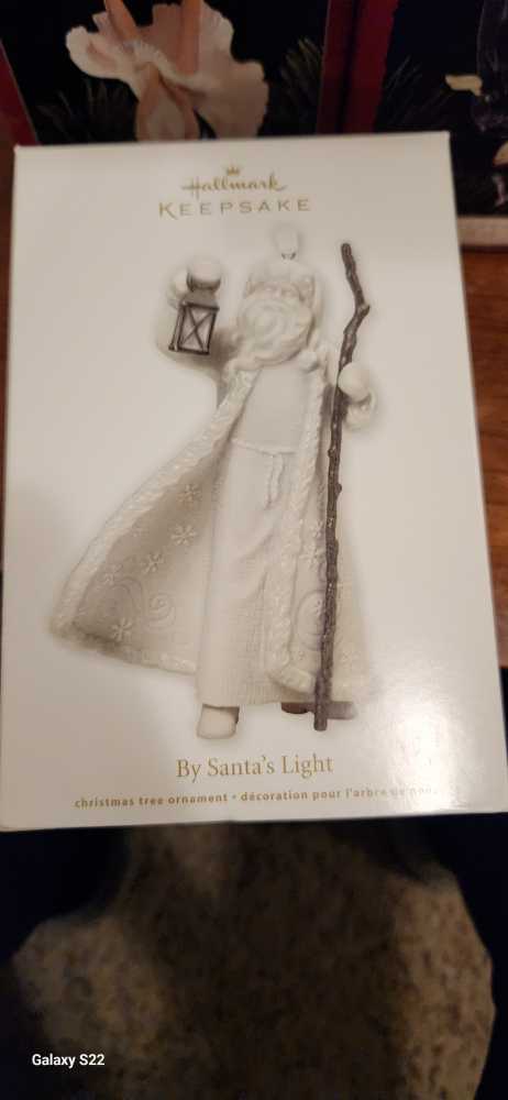 By Santa’s Light - Santa (Santa) ornament collectible [Barcode 795902269661] - Main Image 4