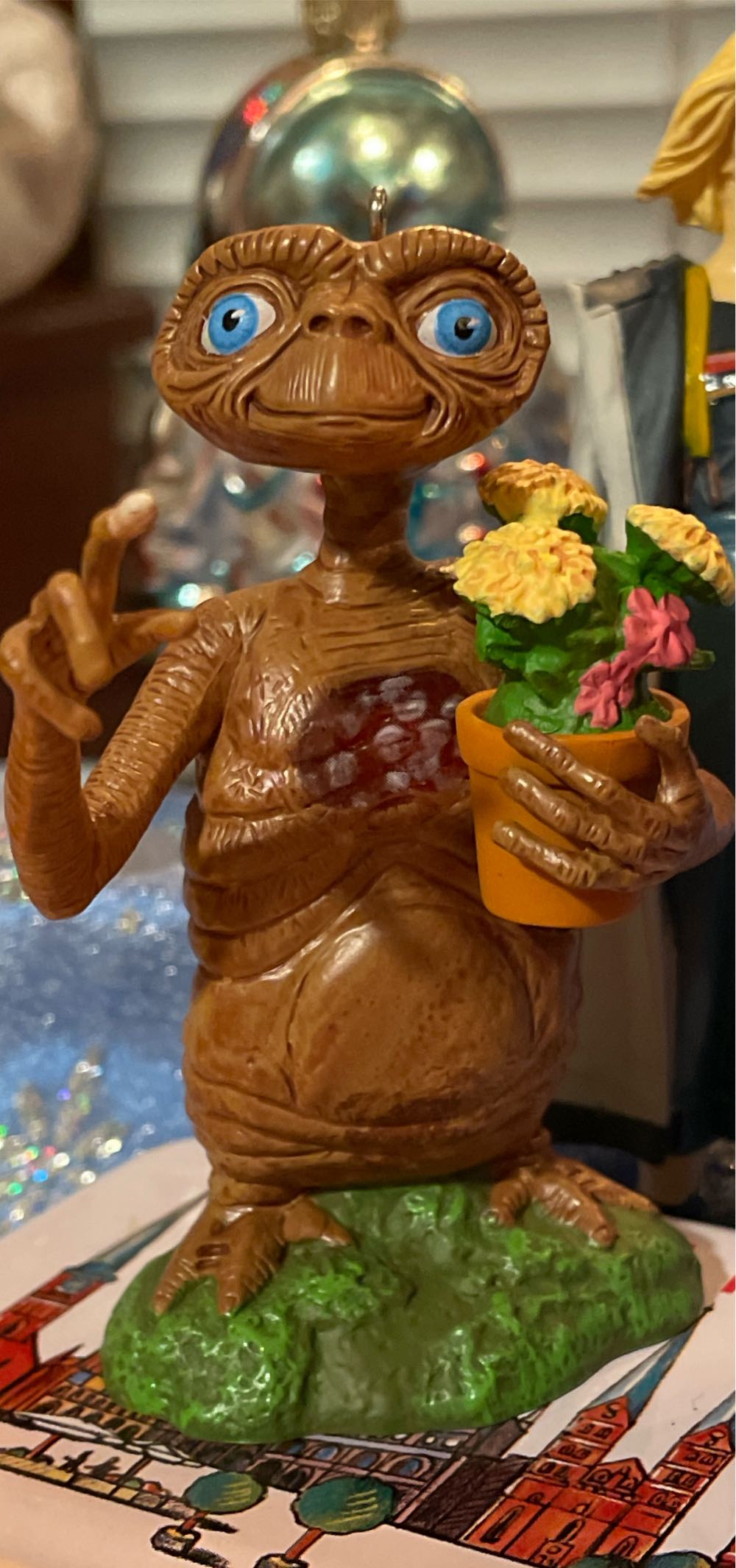 ET The Extra Terrestrial 30th Anniversary - Halloween (Movies & TV) ornament collectible [Barcode 795902292355] - Main Image 4