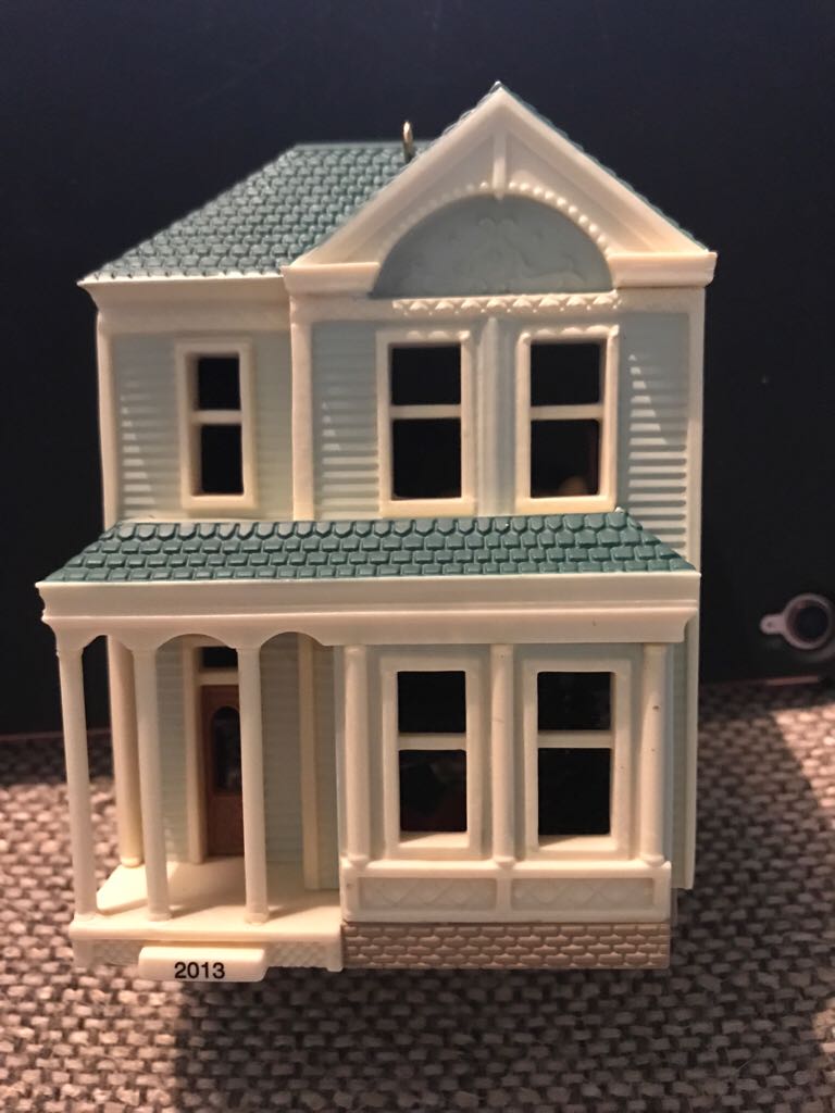 NH#30 - Stately Victorian  - 30th In The Nostalgic House And Shop Series (Buildings) ornament collectible [Barcode 795902312602] - Main Image 2