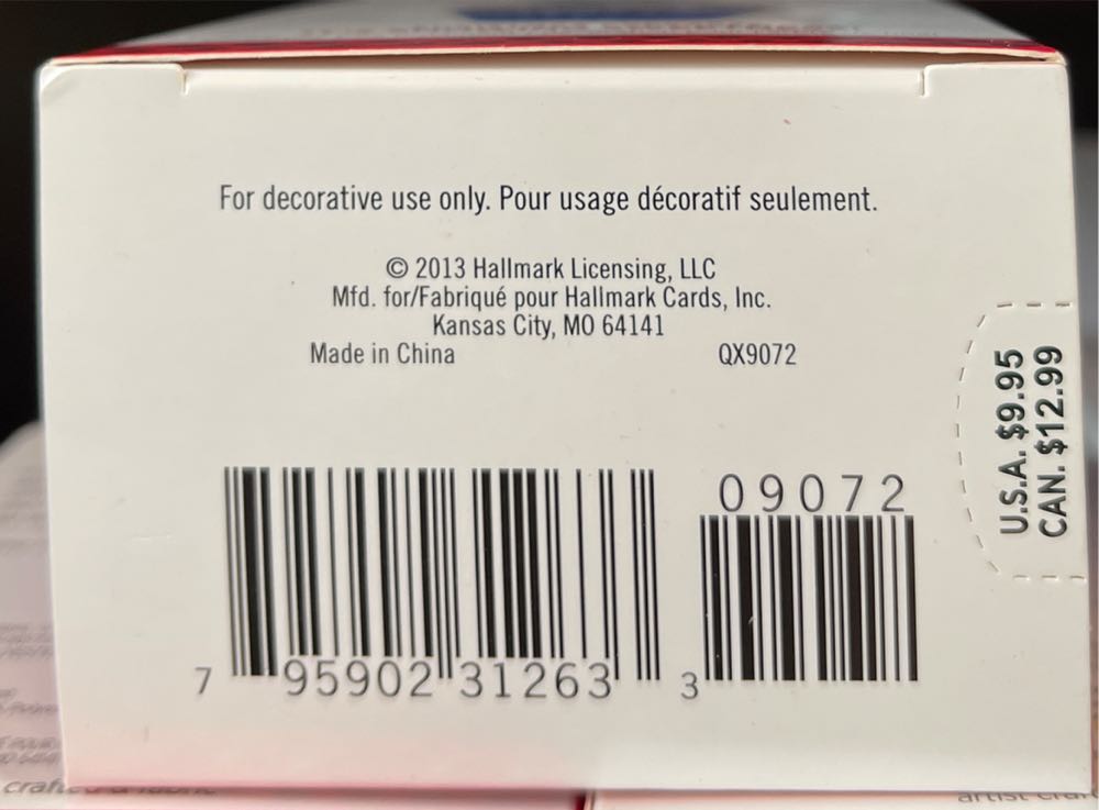 Christmas Cupcakes #4 (2013) It’s Snowing Sweetness! - Christmas Cupcakes (Cupcakes) ornament collectible [Barcode 795902312633] - Main Image 3