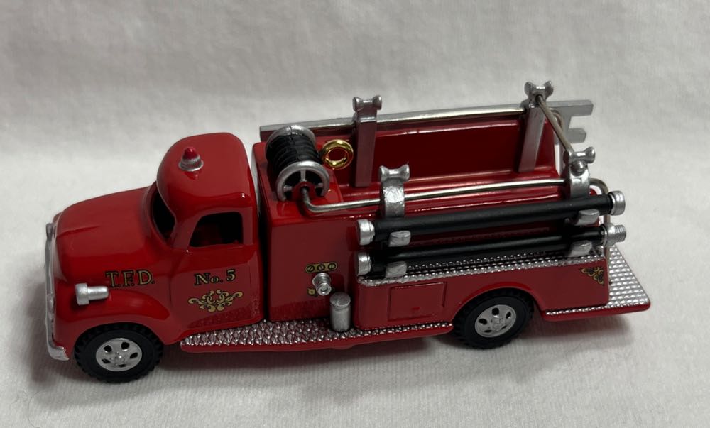 Tonka 1956 Suburban Pumper No.5 - Classic American Cars (Fire Truck) ornament collectible [Barcode 015012479706] - Main Image 3