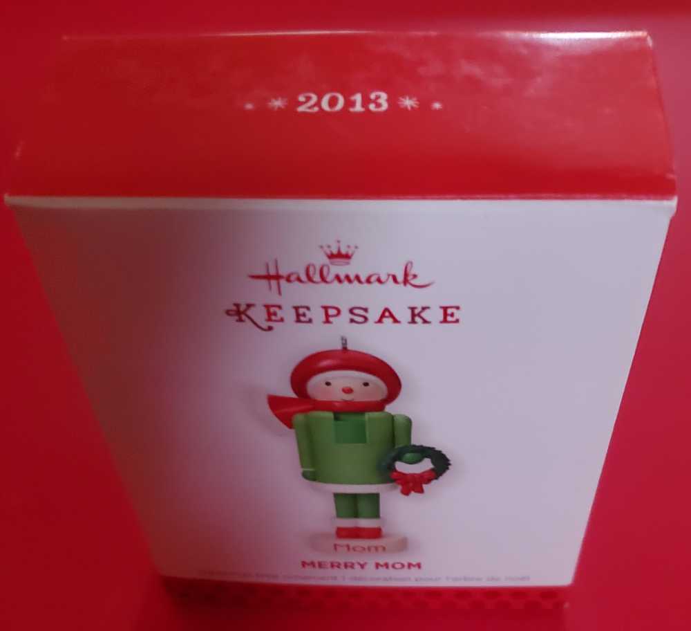 Merry Mom - Nutcracker Family (Nutcracker) ornament collectible [Barcode 795902324544] - Main Image 3