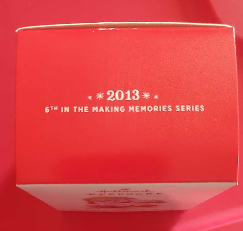 Reading Is ”Snow” Much Fun 2013 #6 - Making Memories (Snowmen) ornament collectible [Barcode 795902328856] - Main Image 3