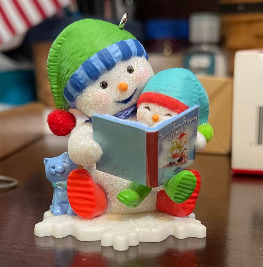 Reading Is ”Snow” Much Fun 2013 #6 - Making Memories (Snowmen) ornament collectible [Barcode 795902328856] - Main Image 4