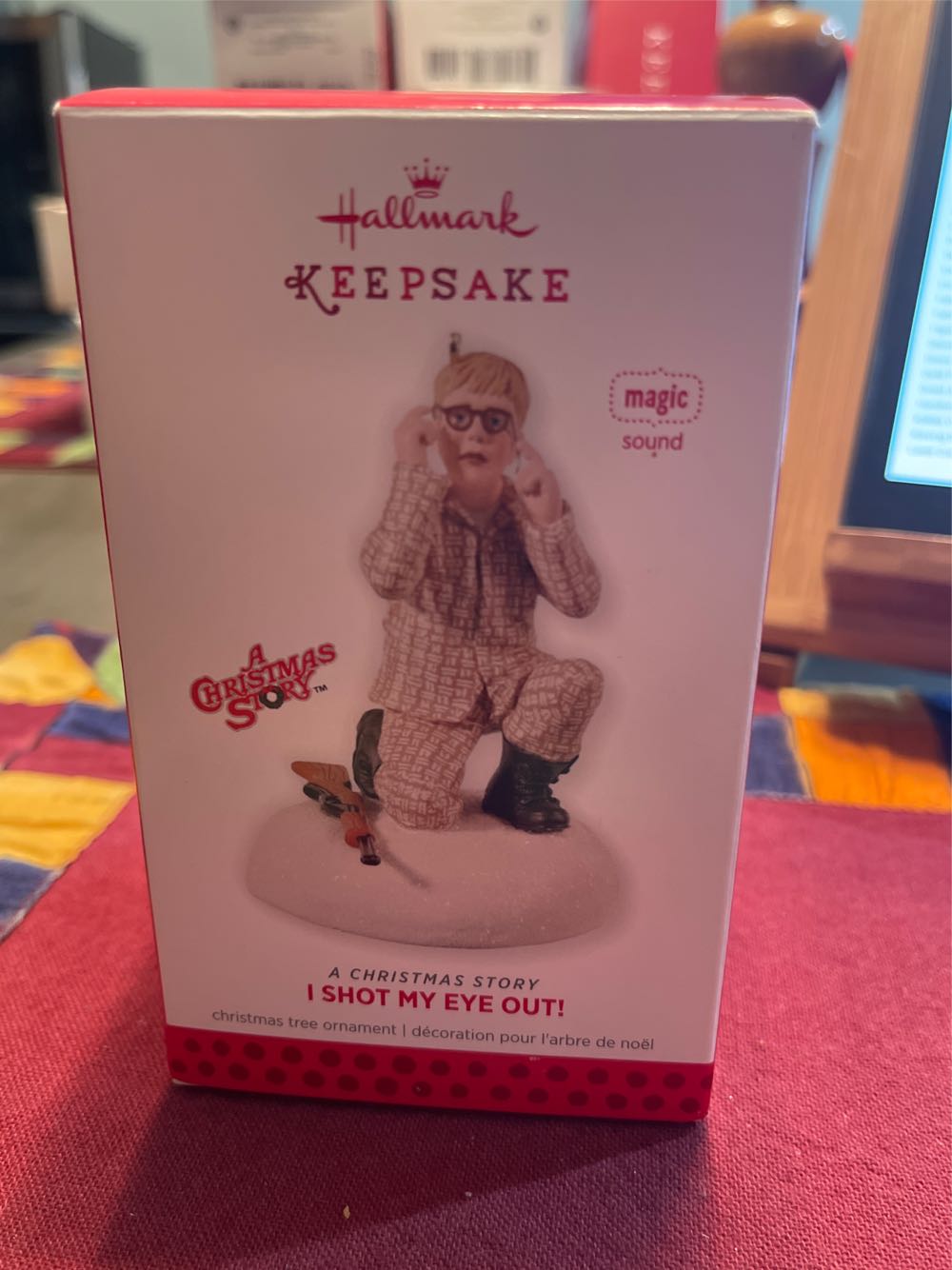 A Christmas Story:  I Shot My Eye Out! - A Christmas story (Magic - Sound) ornament collectible [Barcode 795902329280] - Main Image 3
