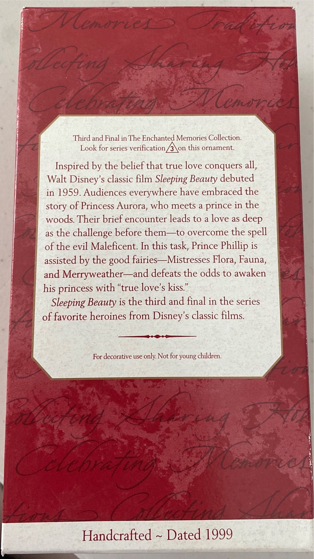 Walt Disney’s Sleeping Beauty - Disney Enchanted Memories (Disney) ornament collectible [Barcode 015012479904] - Main Image 2