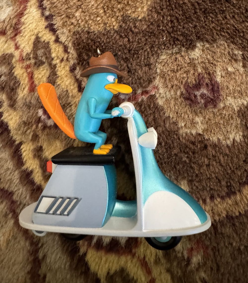 Agent P Saves The Day! Perry* - Phineas and Ferb (Phineas And Ferb) ornament collectible [Barcode 795902344108] - Main Image 4