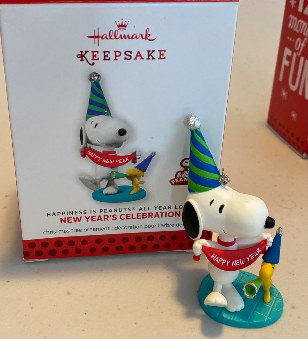 New Year’s Celebration - Happiness Is Peanuts All Year Long (Peanuts (Snoopy & Woodstock) / New Year) ornament collectible [Barcode 795902345495] - Main Image 3
