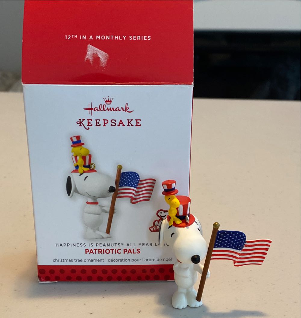 Patriotic Pals - Happiness Is Peanuts All Year Long (12th In Series) ornament collectible [Barcode 795902345501] - Main Image 4