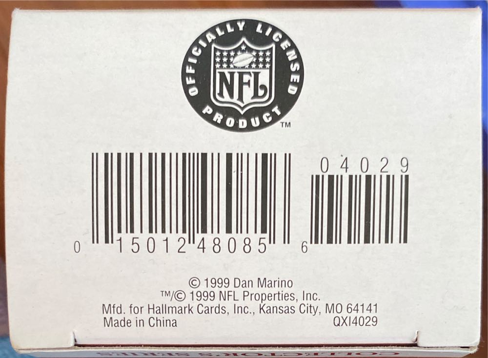Marino, Dan - Football Legends (Football) ornament collectible [Barcode 015012480856] - Main Image 3