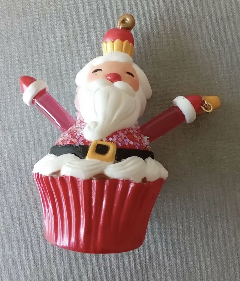 Santa Cupcake - Cupcake (Santa) ornament collectible [Barcode 795902367817] - Main Image 3
