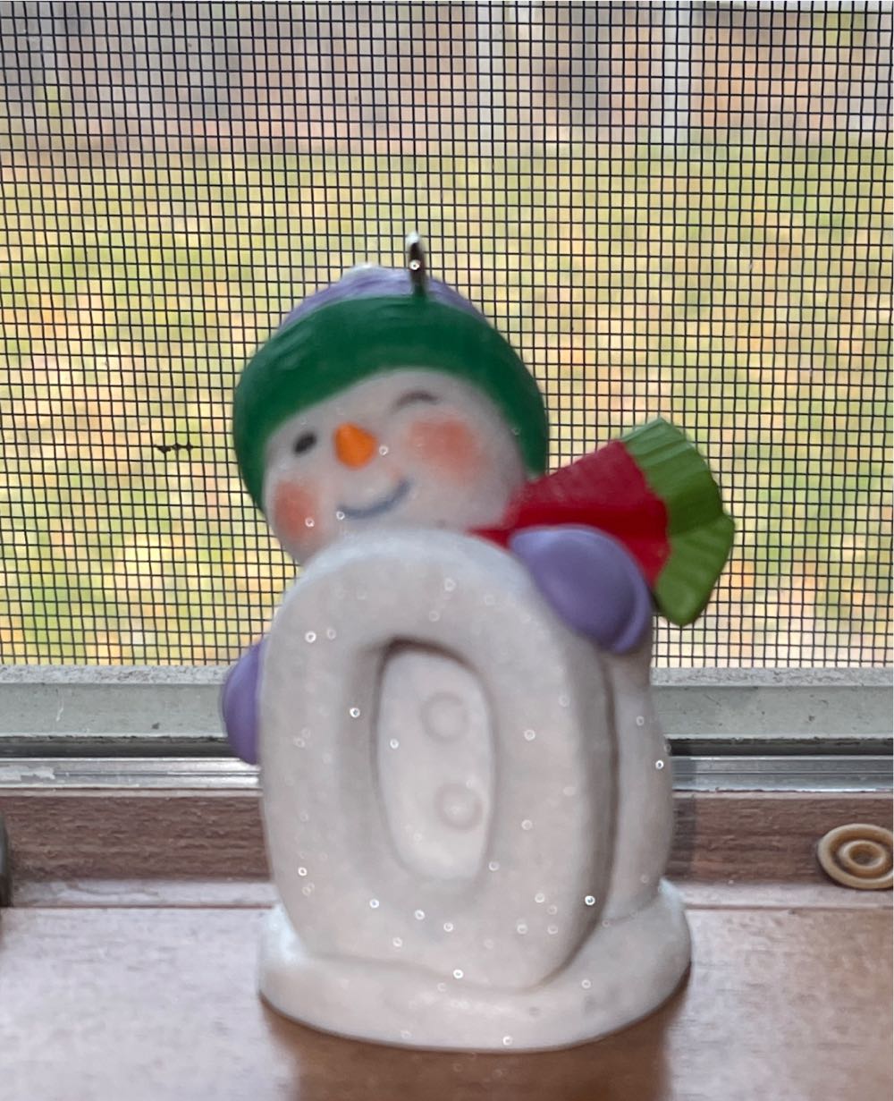 “O” Is For Ooooh! - Let It Snow (Snow) ornament collectible [Barcode 795902372798] - Main Image 4