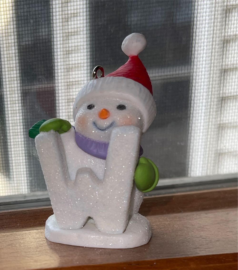 "W” Is For Welcome, Wonder! - Let It Snow (Snow) ornament collectible [Barcode 795902372804] - Main Image 4