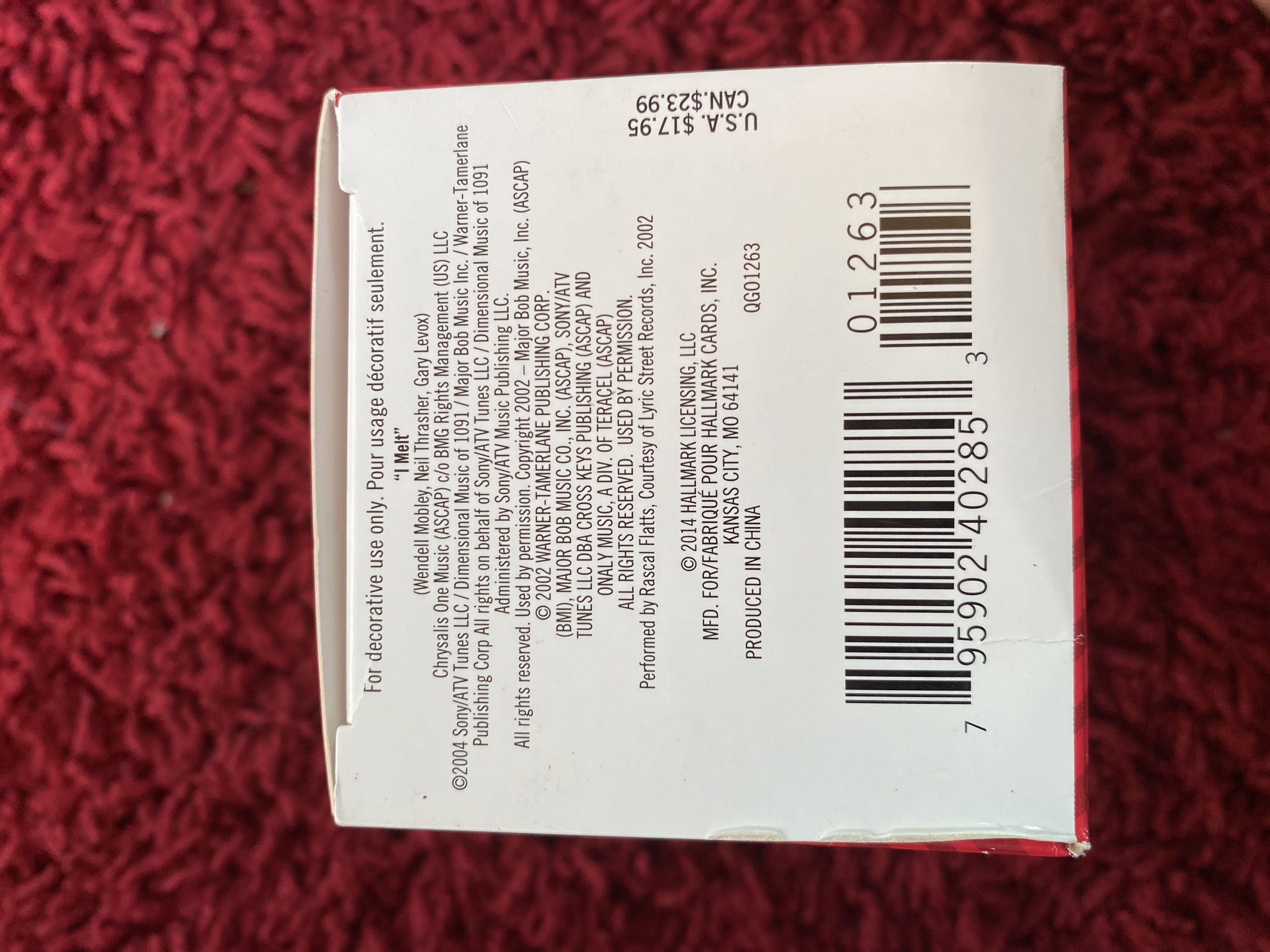 I Melt - Snowman (MAGIC, Music, ”I Melt” by Rascal Flatts) ornament collectible [Barcode 795902402853] - Main Image 4