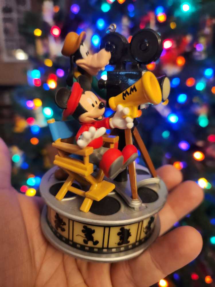 LIGHTS! CAMERA! ACTION!” - Disney (Disney Mickey and Goofy) ornament collectible [Barcode 795902416416] - Main Image 3