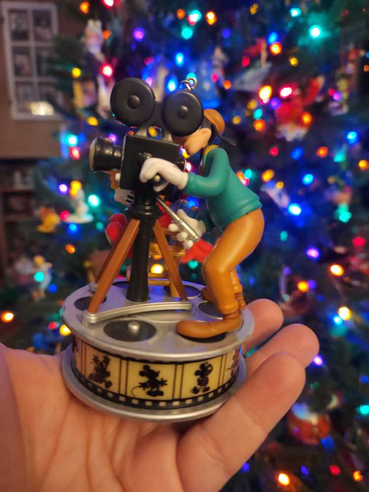 LIGHTS! CAMERA! ACTION!” - Disney (Disney Mickey and Goofy) ornament collectible [Barcode 795902416416] - Main Image 4