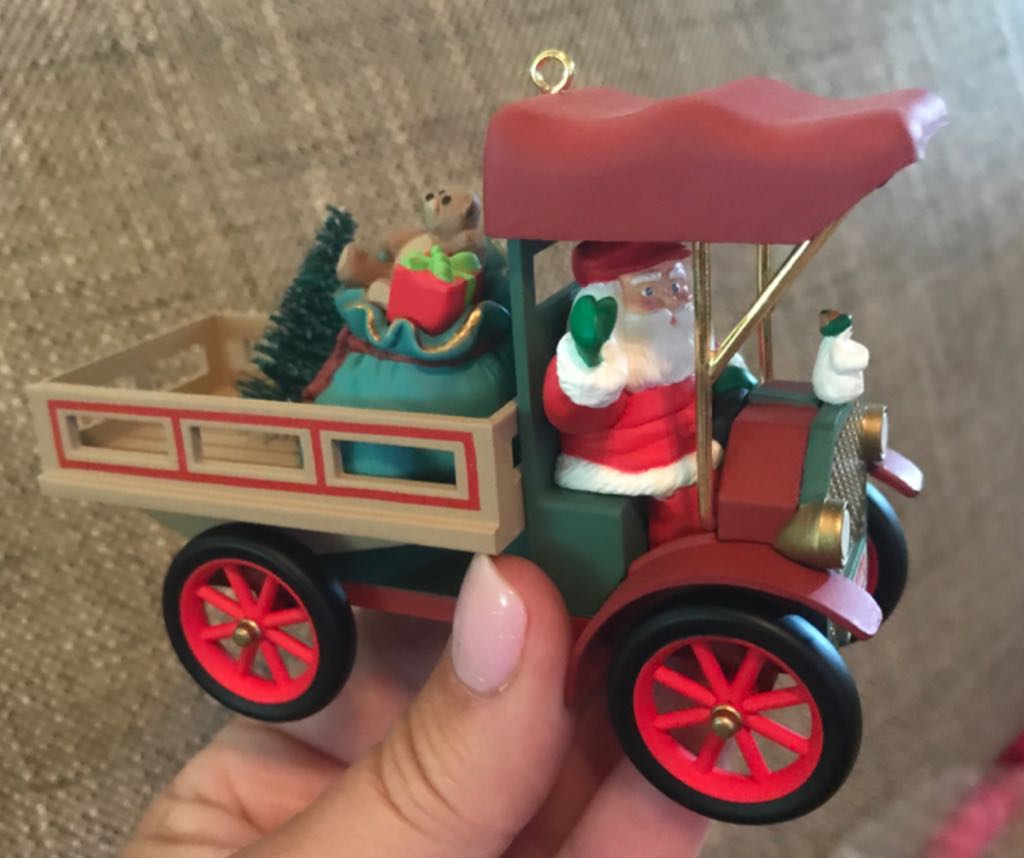 Here Comes Santa 15 - Happy Haul-idays - Here Comes Santa (Santa) ornament collectible [Barcode 015012026870] - Main Image 2