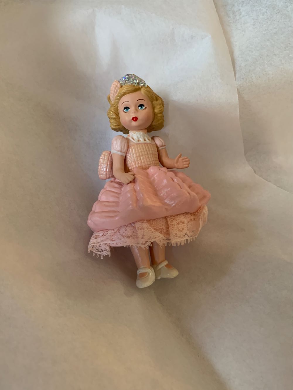 MA#19 Wendy Celebrates Madame’s 90th Anniversary - Madame Alexander (Madame Alexander) ornament collectible [Barcode 795902422110] - Main Image 3