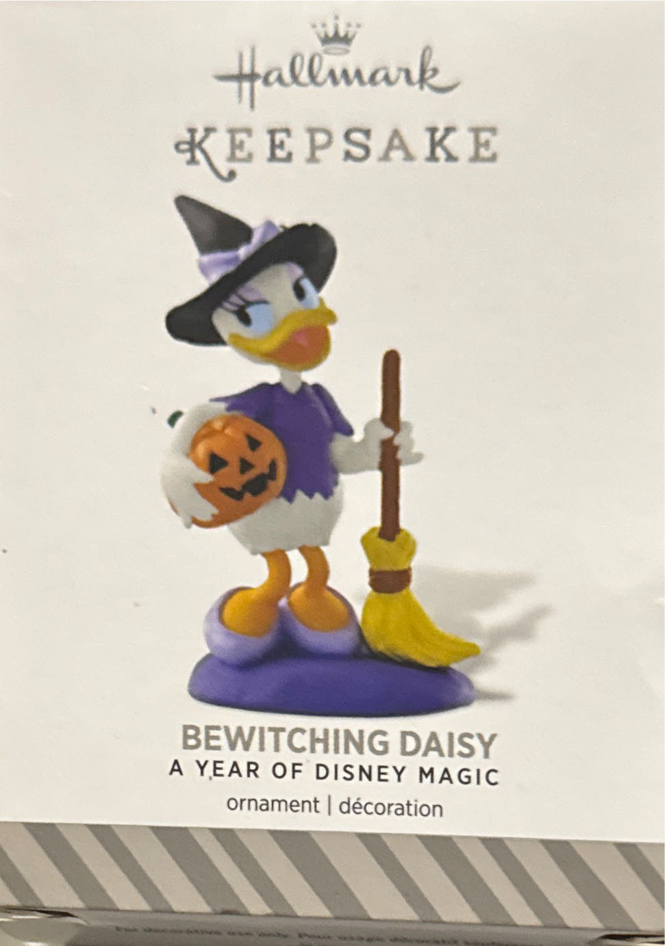 Bewitching Daisy - Mickey & Friends (A Year Of Disney Magic) ornament collectible [Barcode 795902422943] - Main Image 3