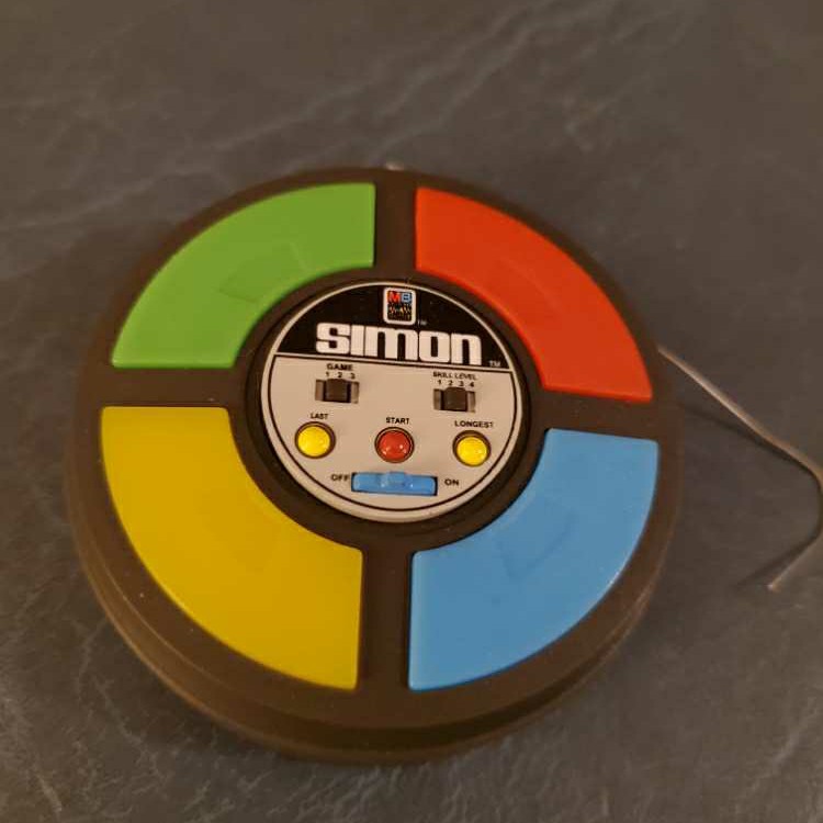 Hasbro Games: “SIMON” - Hasbro Games (MAGIC: Light & Sound) ornament collectible [Barcode 795902427030] - Main Image 3