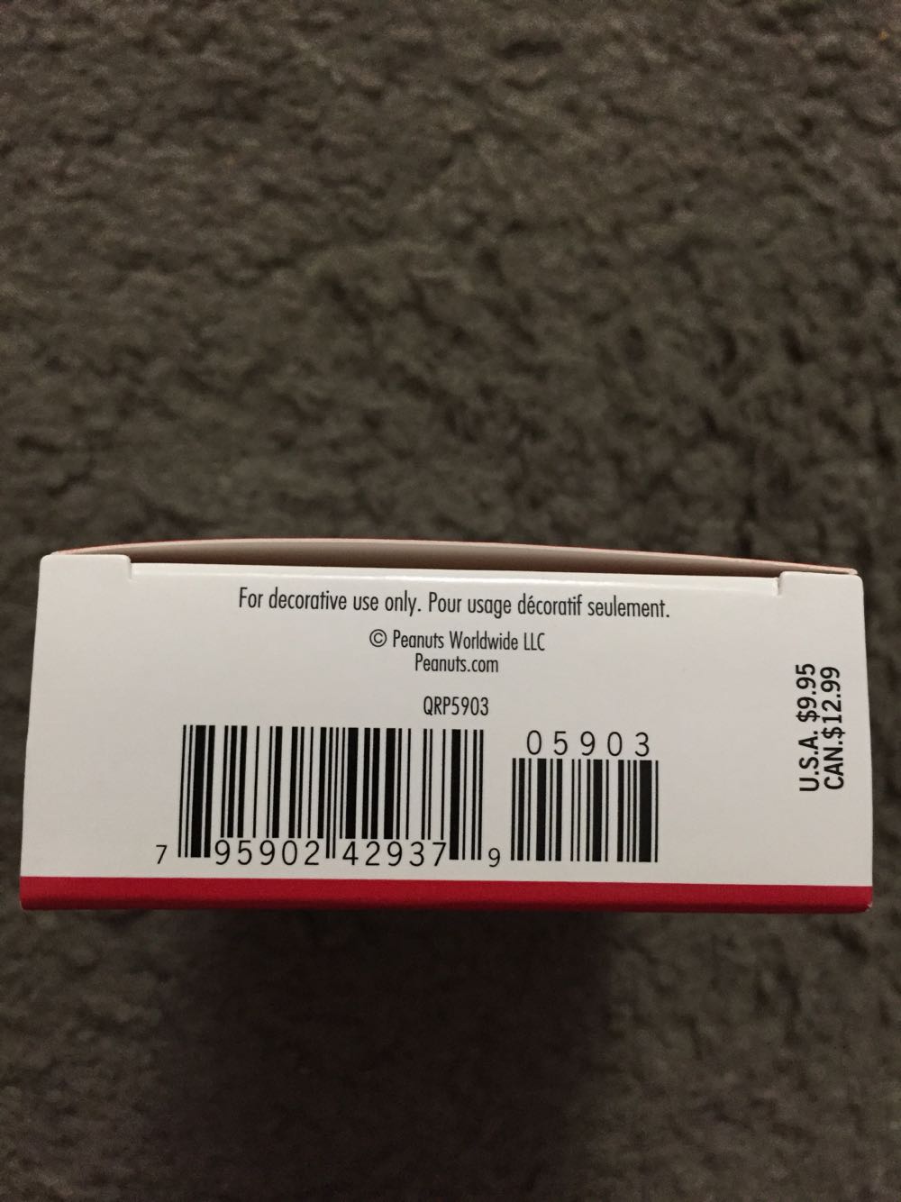 DTT Charlie Brown - Decking The Tree (Peanuts) ornament collectible [Barcode 795902429379] - Main Image 3