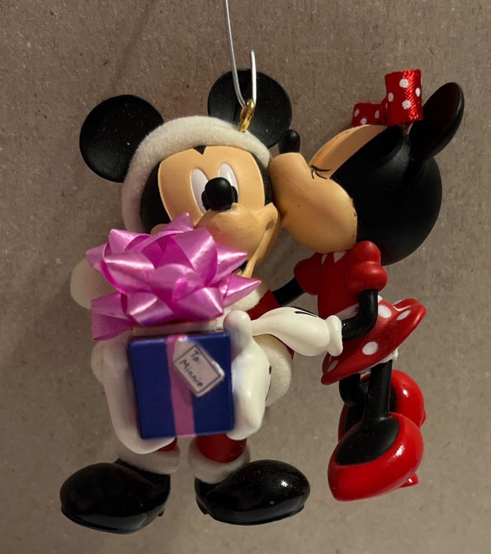 Minnie’s Perfect Present - Disney Mickey And Minnie (Disney) ornament collectible [Barcode 795902430528] - Main Image 3