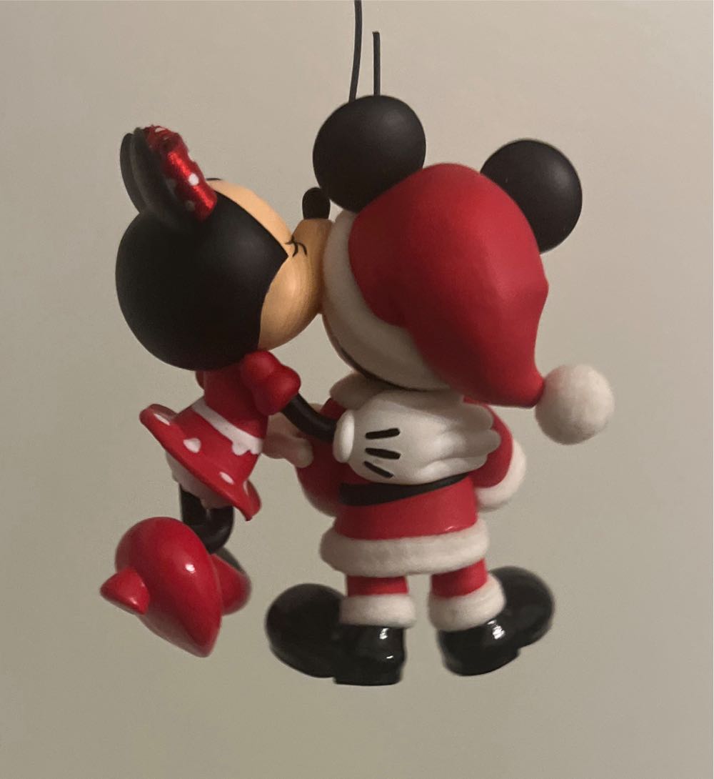 Minnie’s Perfect Present - Disney Mickey And Minnie (Disney) ornament collectible [Barcode 795902430528] - Main Image 4
