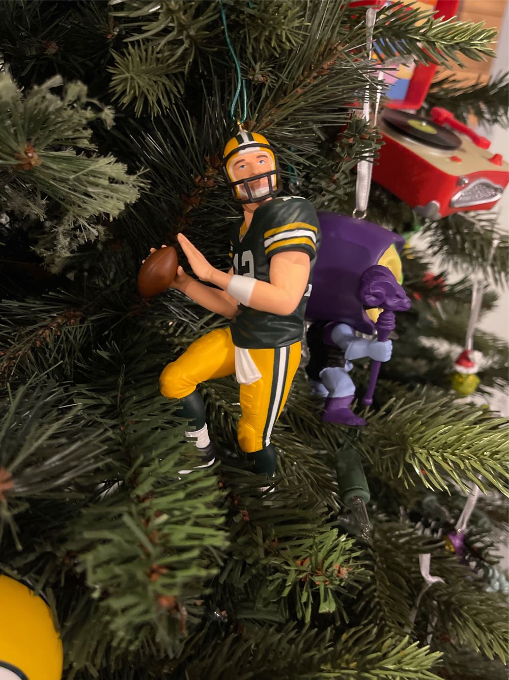 Aaron Rodgers - Football Legends (Sports) ornament collectible [Barcode 795902434168] - Main Image 3