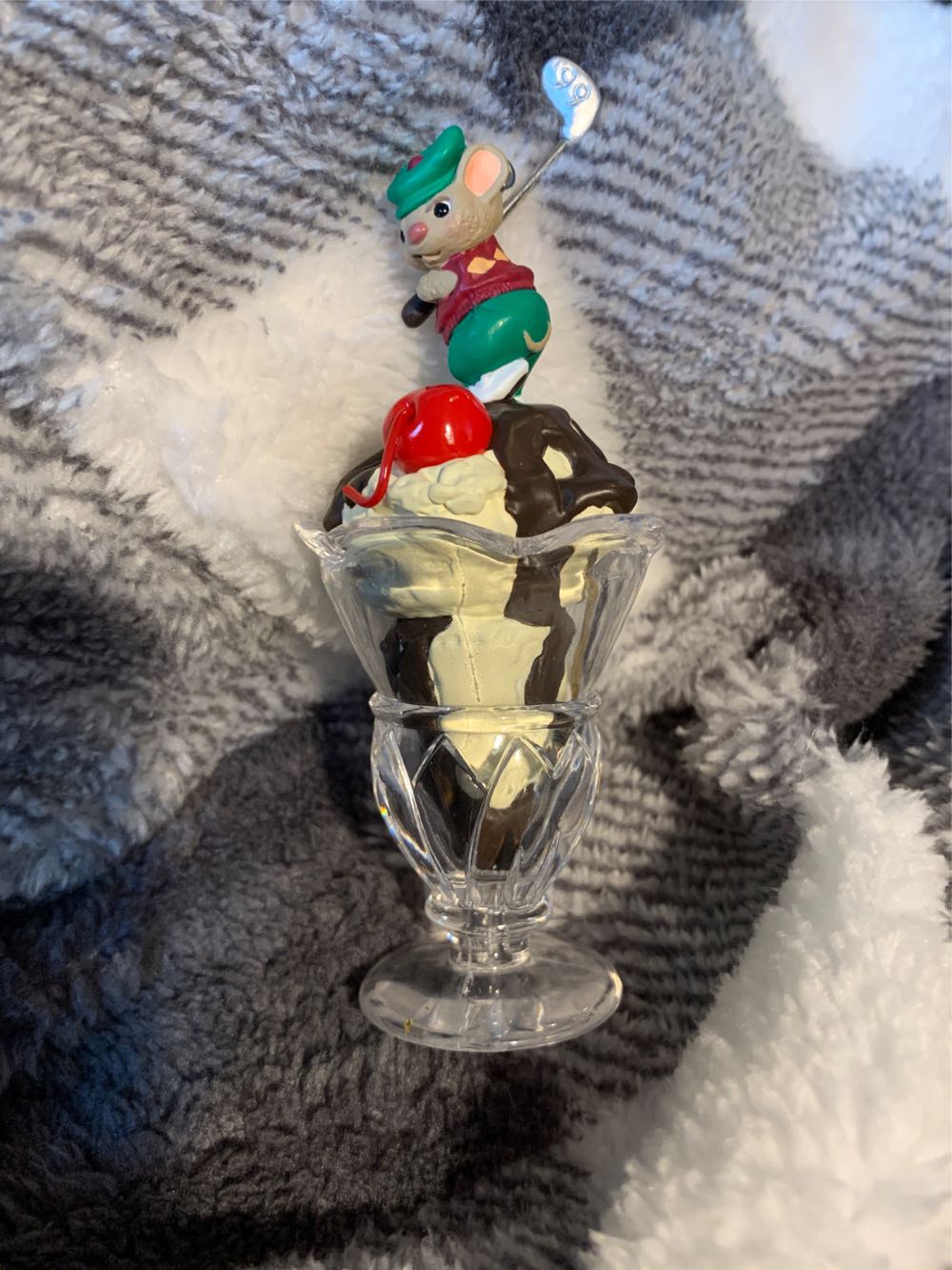 Sundae Golfer - Baking (Hallmark) ornament collectible [Barcode 015012493412] - Main Image 3