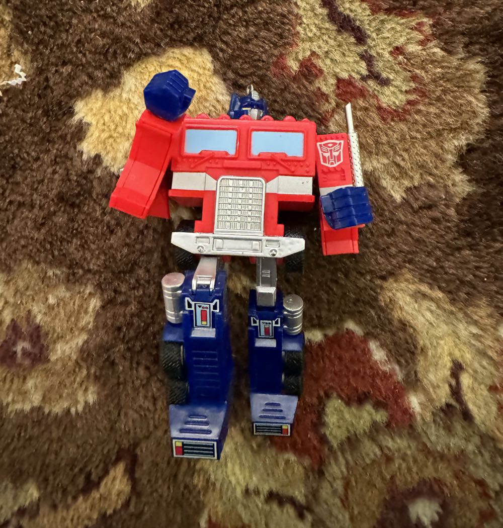 Optimus Prime - Keepsake (Transformers) ornament collectible [Barcode 795902435349] - Main Image 3