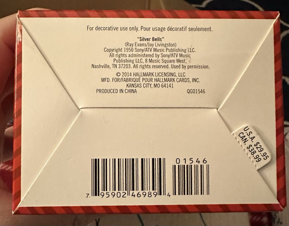 Window Wonderland - Retro (Retro) ornament collectible [Barcode 795902469894] - Main Image 3