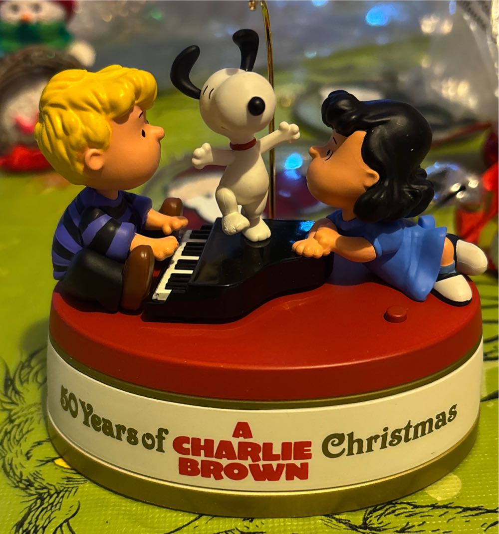 50 Years Of A Charlie Brown Christmas - The Peanuts Gang (Peanuts) ornament collectible [Barcode 795902489229] - Main Image 4